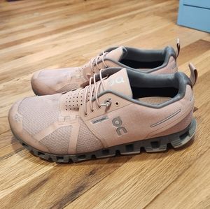 On cloud waterproof womens sneakers